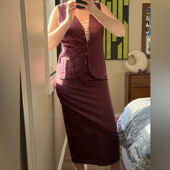 Linen suit. Size 6. Brand new. 

Burgundy color - Picture 2 of 7